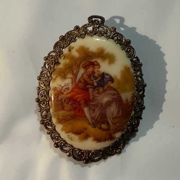 💎✨ Vintage Victorian-Inspired Portrait Brooch / Pendant Necklace ✨💎 - Picture 1 of 9